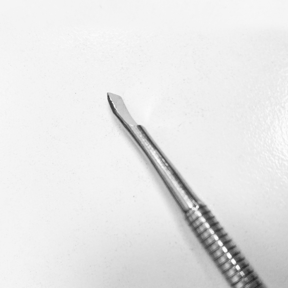 BOMPASSY Repujador Profesional Cutícula 14.5 CM