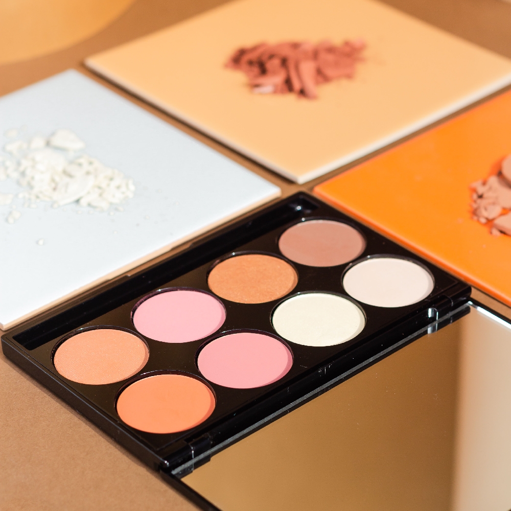 Paleta de Iluminadores y Rubores 8 Tonos con Espejo